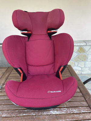 Maxi Cosi Rodifix car seat red like new with Isofix bases