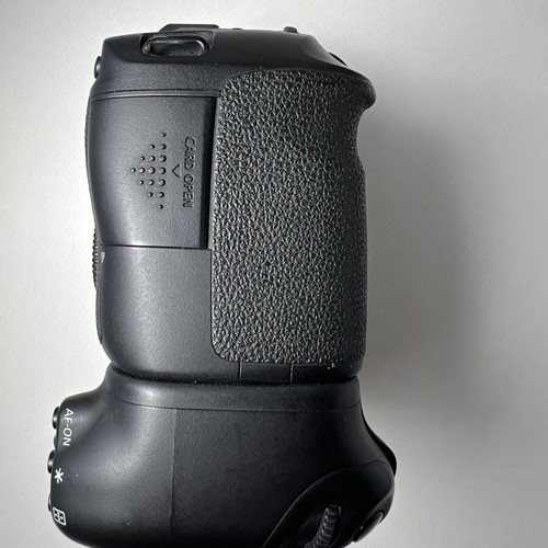 Canon EOS 6D Full Frame DSLR with Battery Grip used