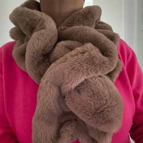 Fur scarf like new in camel color