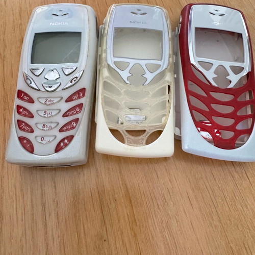 Nokia 8210 used without charger with extra covers