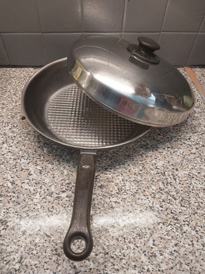 Fisler frying pan 30cm like new