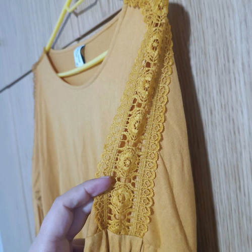 Women's blouse with 3/4 sleeve and lace like new, size XL