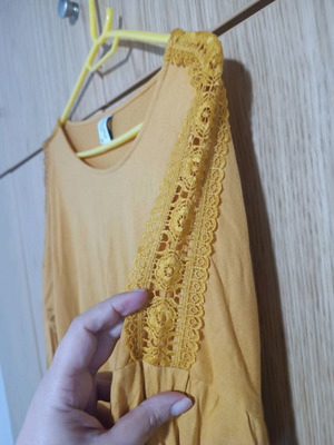 Women's blouse with 3/4 sleeve and lace like new, size XL