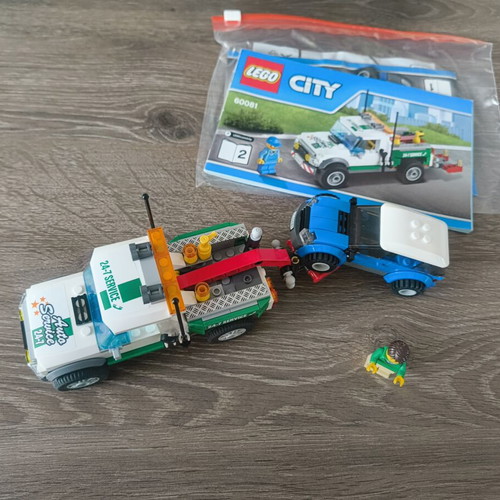 Lego 60081 Pickup Tow Truck City used, with instructions, missing minifigure
