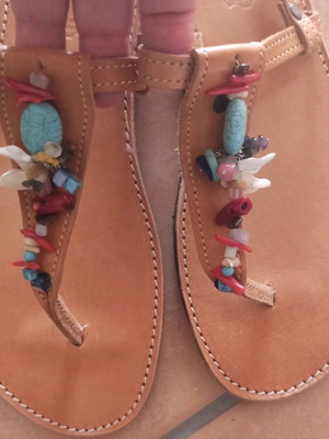 Αρχαιοελληνικά σανδάλια καινούργια με ημιπολύτιμες πέτρες, νούμερο 37, μπεζ