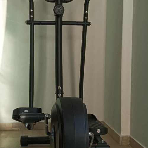 Elliptical Machine Energetics E 2.1 like new for home use