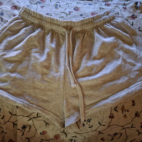 Summer shorts Pink Woman size M like new, white and gray
