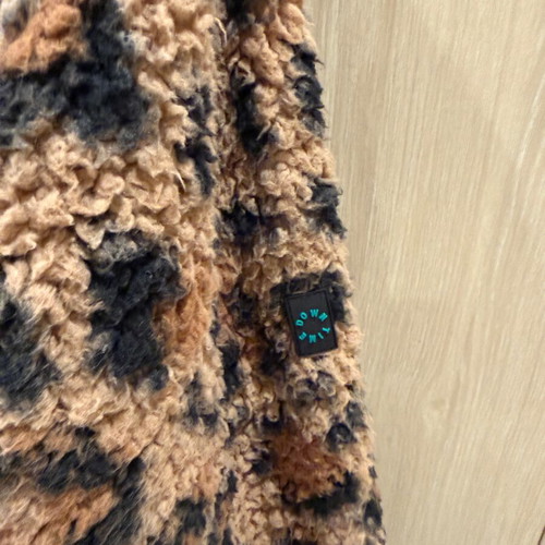 Leopard fleece used, warm and soft with pockets and zipper
