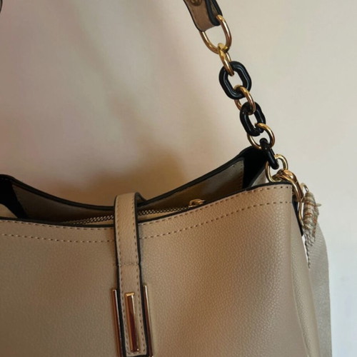 Handbag beige with zipper and detachable strap like new