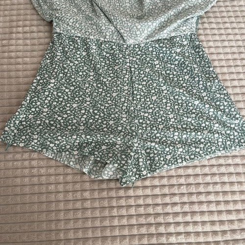 Green floral women's skirt with shorts small like new