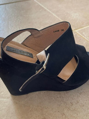 Πλατφόρμες μεταχειρισμένες, μαύρες καστόρινες, μέγεθος 38, 11 εκ.