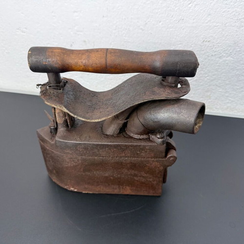 Old Charcoal Iron No. 8074 like new