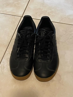 Adidas Gazelle athletic shoes size 40 like new, black