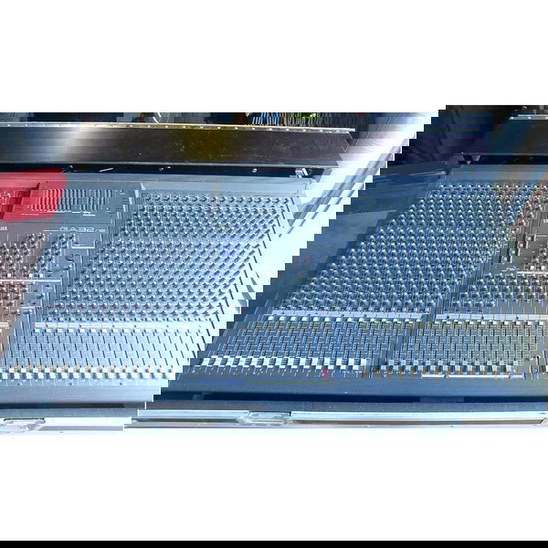 κονσόλα ήχου με flight case yamaha ga32/12