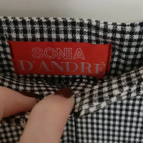 Skirt slim short like new, black and white