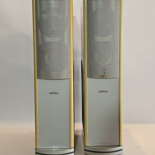 Audioline Cherry 141 GR Bookshelf Speakers like new, 3 way bass reflex