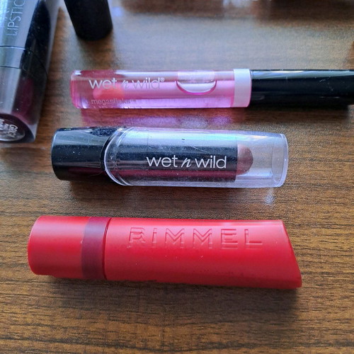 Makeup pack used with Grigi lipsticks, Seventeen concealer, Rimmel