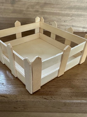 Wooden basket new with dimensions 15.5 x 16.5 x 6.5 cm