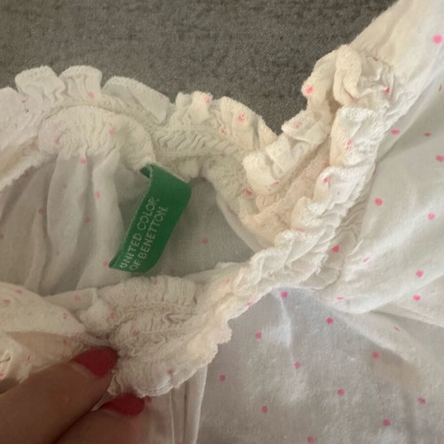 Benetton girls' t-shirt like new, white, ages 3-4