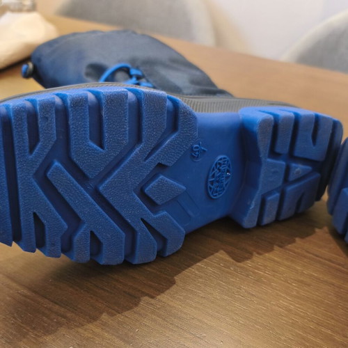 CMP snow boots size 40 blue like new