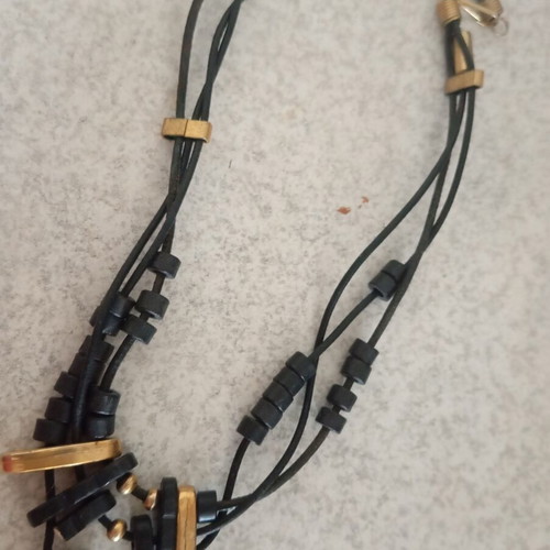 Leather necklace in excellent condition, black