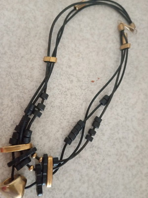 Leather necklace in excellent condition, black