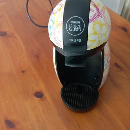Dolce Gusto coffee machine like new with capsule by Krups