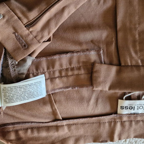 High-waisted pleated pants new, 100% wool, brown