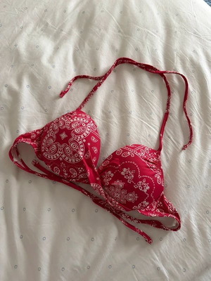 Oysho bikini top used, red with white paisley print, size S