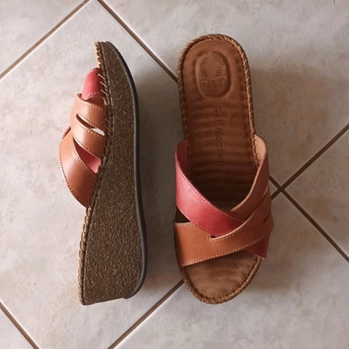 FILD platforms used, size 40, colorful, anatomic