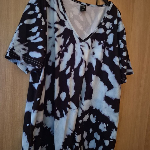 Short-sleeve t-shirt with water pattern like new, summer