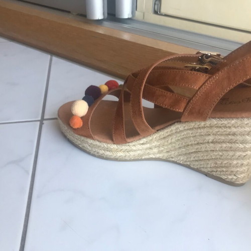 Platform sandals size 39 new with colorful pom-poms