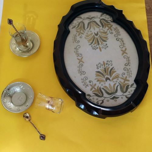 Wooden carved tray with 2 tea glasses, saucers and spoons, new