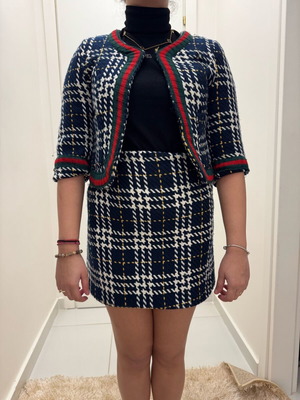 Gucci women's set new with mini skirt and cropped jacket blue