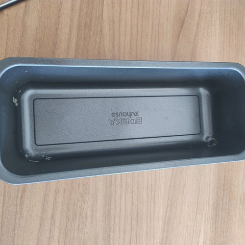 Metal baking pan like new, dimensions 13x31.5x7 cm