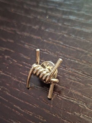 Metal lapel pin in barbwire shape new