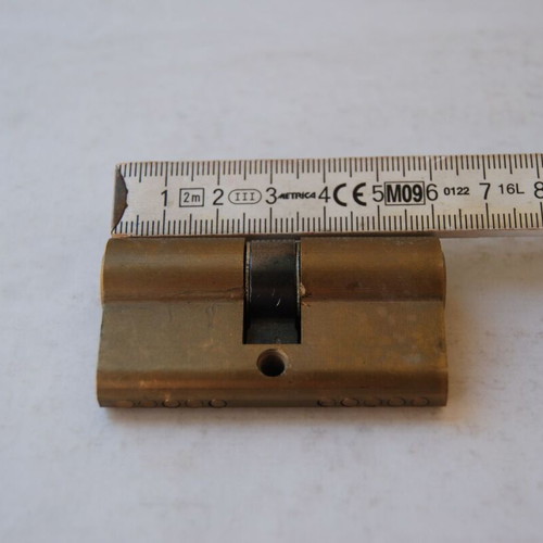 Inter lock cylinder used with four keys, 6 cm length
