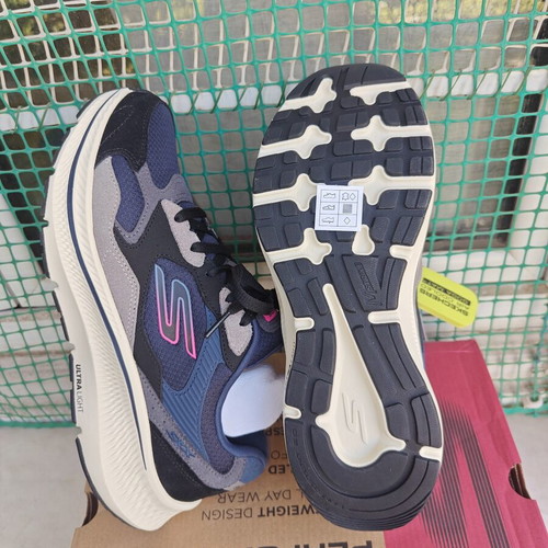 Skechers Go Run Consistent 2.0 Athletic Shoes new, size 38
