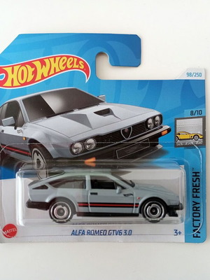 Hot Wheels Alfa Romeo GTV6 3.0 new