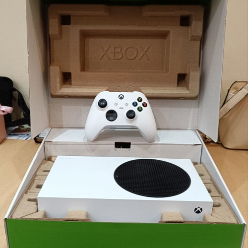 Microsoft Xbox Series S console like new, 512 GB SSD