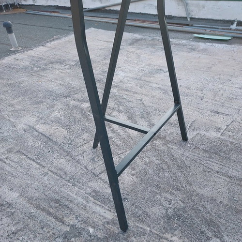 Glass desk used with fingerprint design and legs 148x73 cm