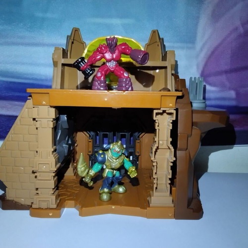 Gormiti Castle Playset with 2 Figures used, Giochi Preziosi