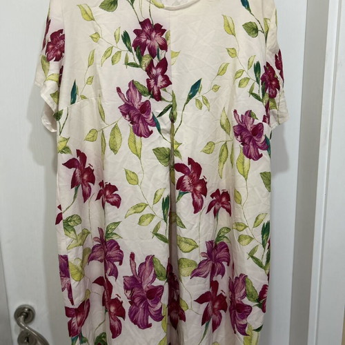 Maxi dress with floral print, ecru and amaranth red