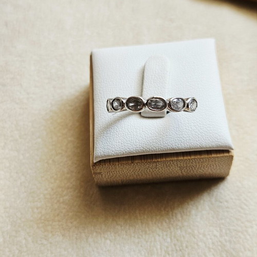 Silver 925 ring with oval shiny stones