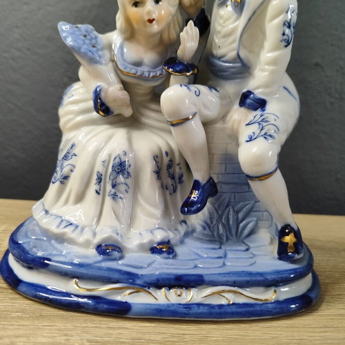 Vintage Porcelain Figurine Romantic Couple Delft Style used