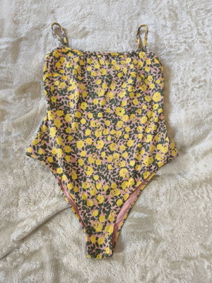 Floral one-piece swimsuit like new, adjustable straps, size L