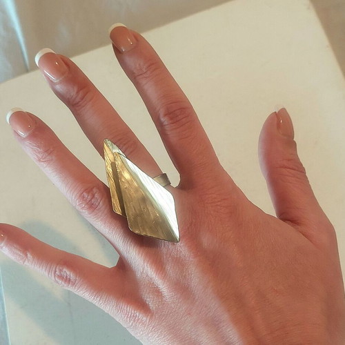 Ex Novo bronze arrowhead-shaped ring, gold tone
