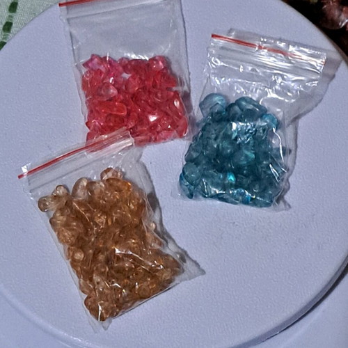 Set of assorted mineral chips and glass beads, 115g