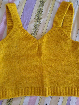 Crop top Zara size L, wool texture, like new
