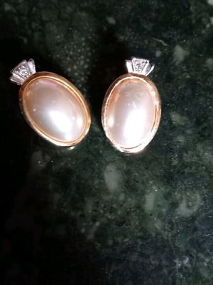Pearl earrings like new